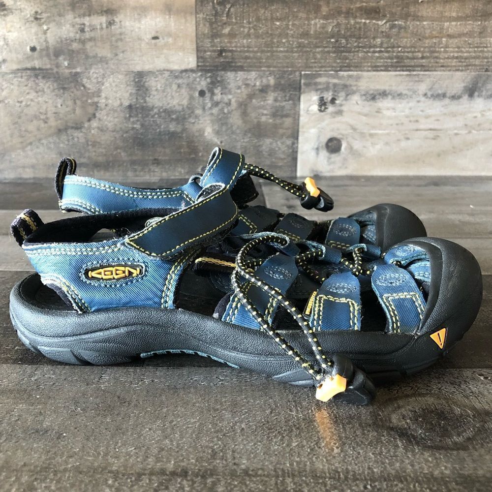 Kids Keen Shoes Waterproof Size 2 Sandal Blue